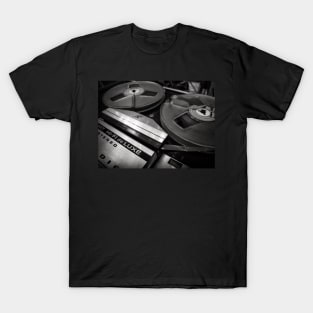 Old magnetophone in black and white T-Shirt